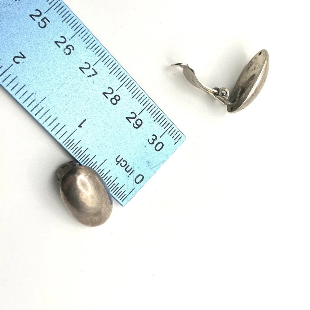 Vintage Silver Tone‎ Oval Dome Clip On Earrings Minimalist Mid Century Style
